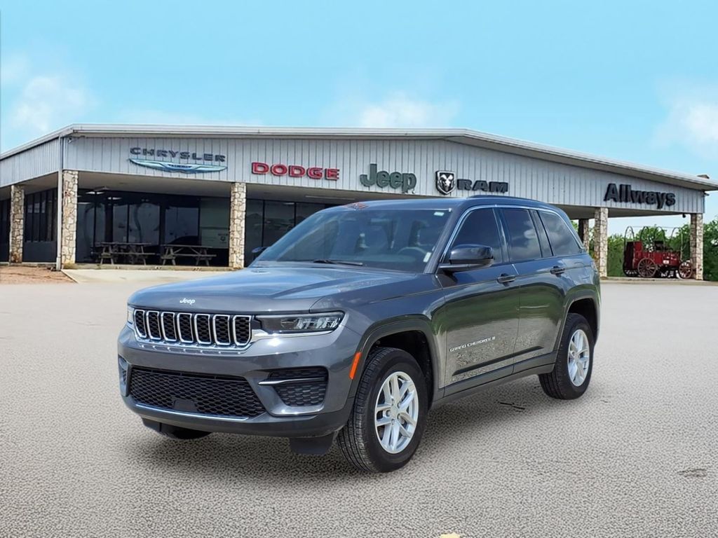 New Car 2025 Jeep Grand Cherokee  Laredo X For Sale Under $40,000 In Pleasanton, Texas