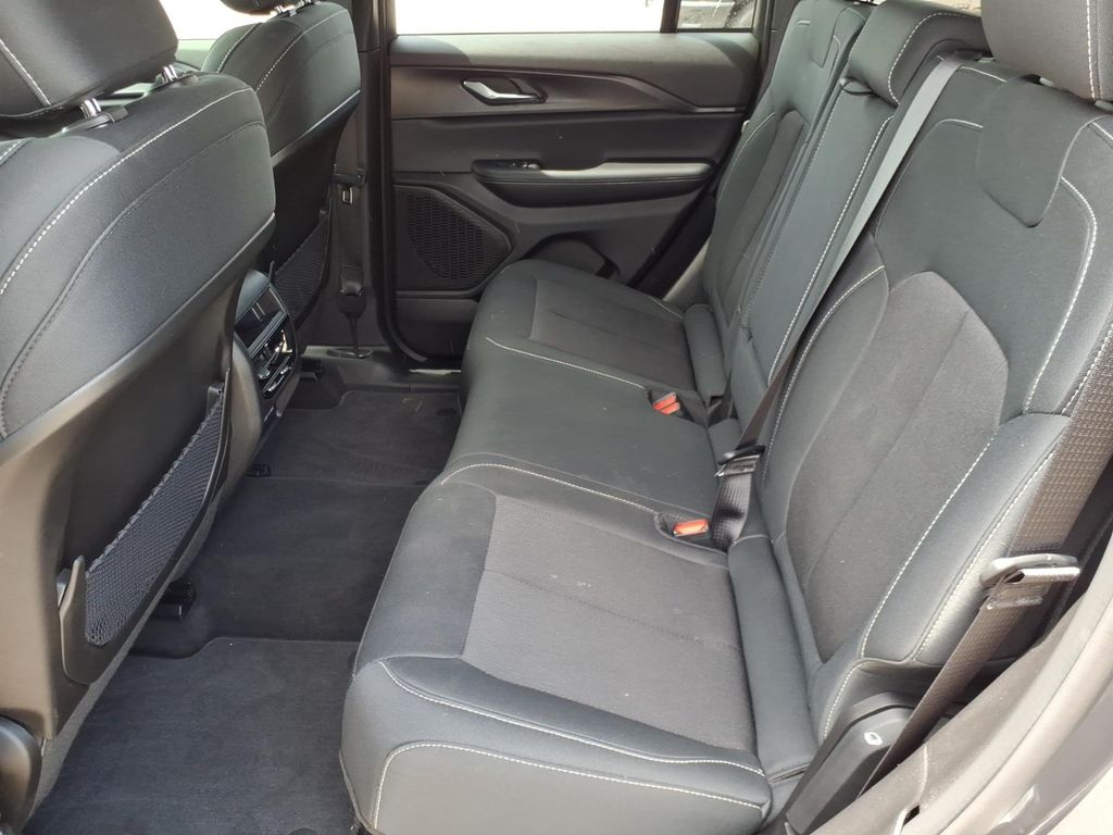 New Car 2025 Jeep Grand Cherokee  Laredo X For Sale Under $40,000 In Pleasanton, Texas
