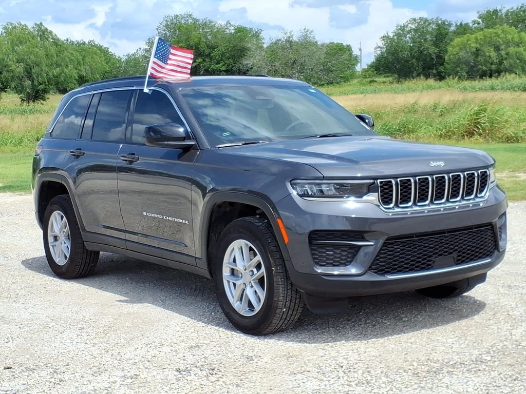 New Car 2025 Jeep Grand Cherokee  Laredo X For Sale Under $40,000 In Pleasanton, Texas