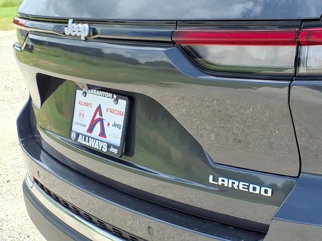 New Car 2025 Jeep Grand Cherokee  Laredo X For Sale Under $40,000 In Pleasanton, Texas