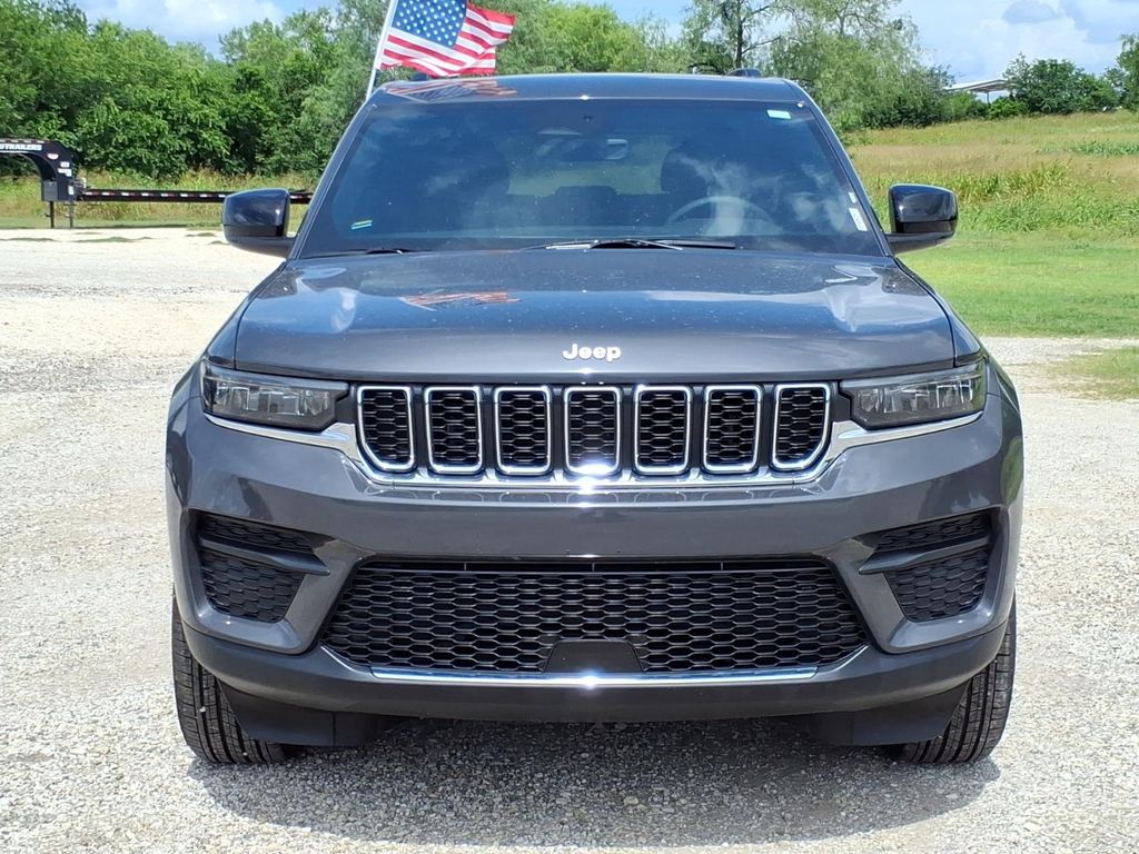New Car 2025 Jeep Grand Cherokee  Laredo X For Sale Under $40,000 In Pleasanton, Texas