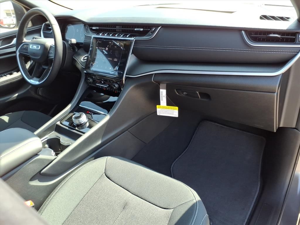 New Car 2025 Jeep Grand Cherokee  Laredo For Sale Under $50,000 In Pleasanton, Texas