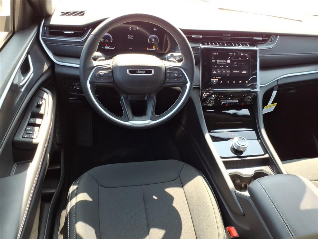 New Car 2025 Jeep Grand Cherokee  Laredo For Sale Under $50,000 In Pleasanton, Texas