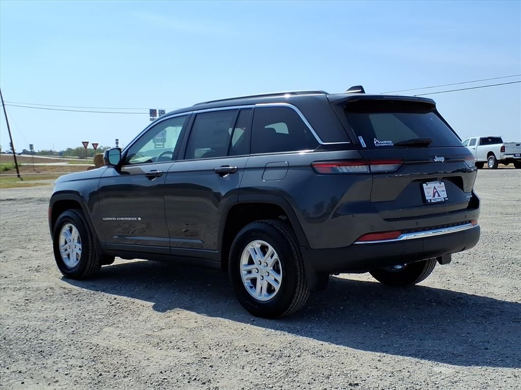 New Car 2025 Jeep Grand Cherokee  Laredo For Sale Under $50,000 In Pleasanton, Texas