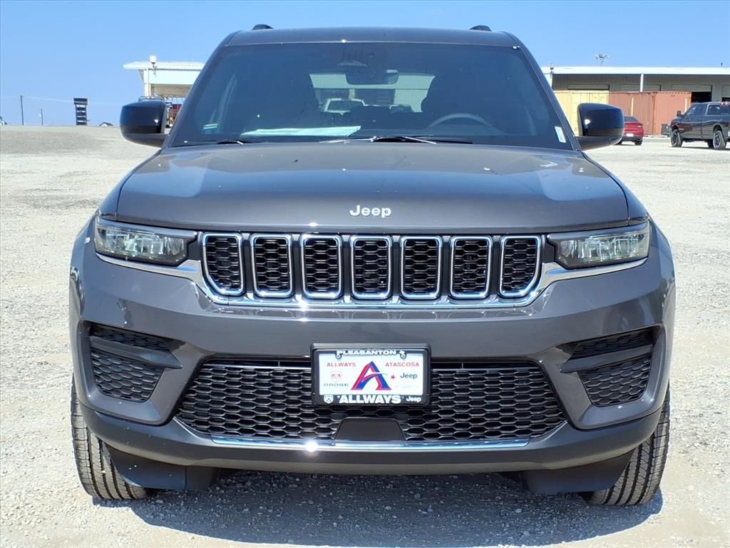 New Car 2025 Jeep Grand Cherokee  Laredo For Sale Under $50,000 In Pleasanton, Texas