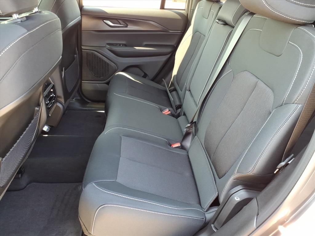 New Car 2025 Jeep Grand Cherokee  Laredo For Sale Under $50,000 In Pleasanton, Texas