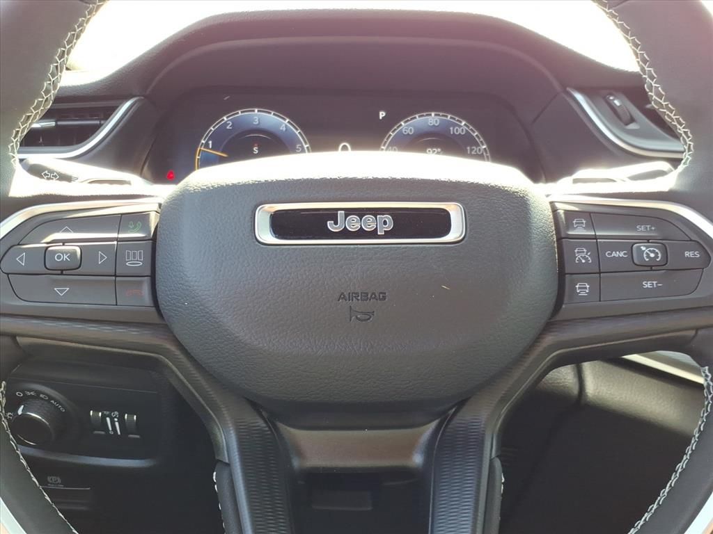 New Car 2025 Jeep Grand Cherokee  Laredo For Sale Under $50,000 In Pleasanton, Texas