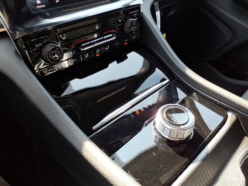 New Car 2025 Jeep Grand Cherokee  Laredo For Sale Under $50,000 In Pleasanton, Texas