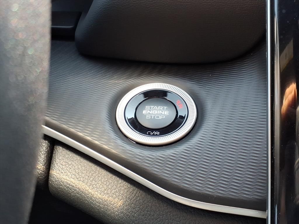 New Car 2025 Jeep Grand Cherokee  Laredo For Sale Under $50,000 In Pleasanton, Texas