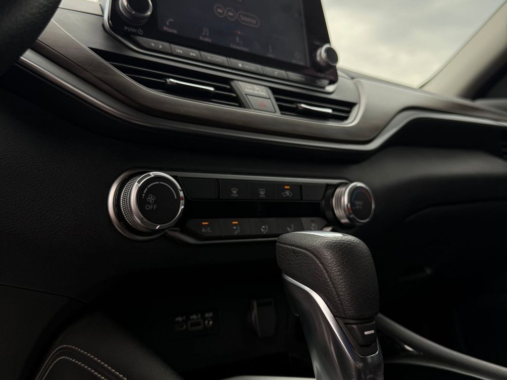 Used Car 2023 Nissan Altima  2.5 Sv For Sale Under $20,000 In Pleasanton, Texas