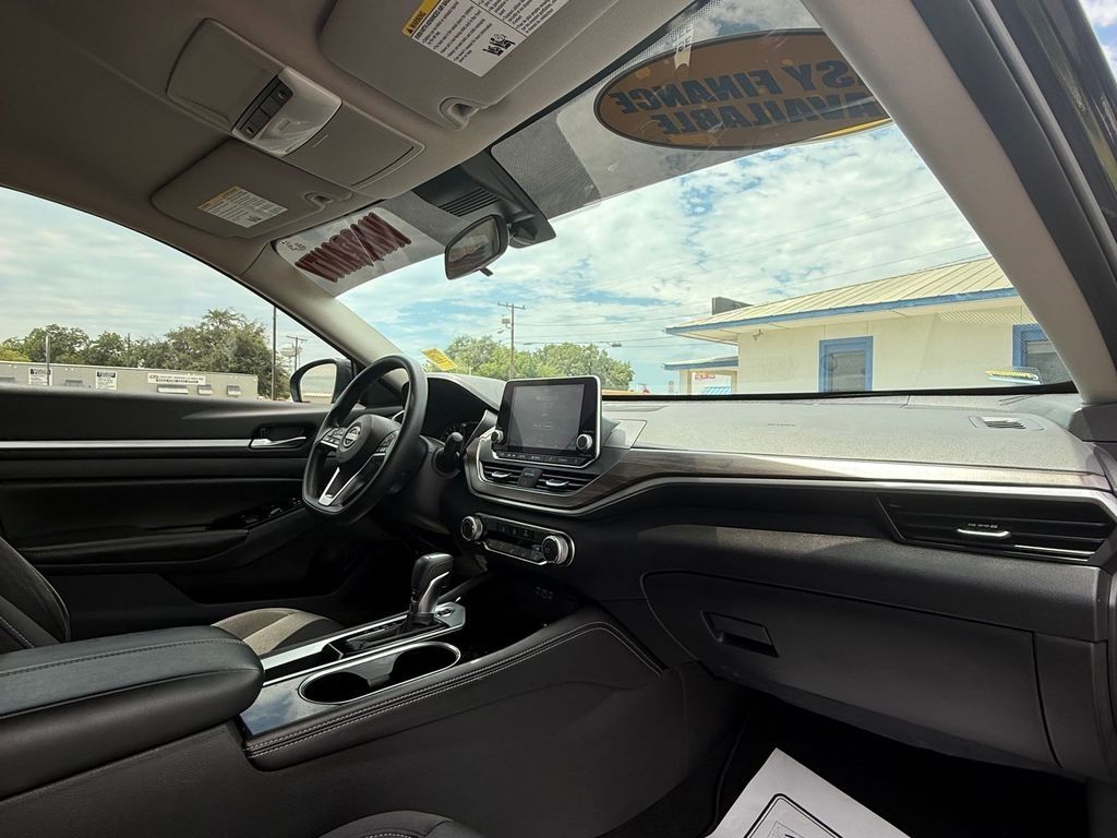 Used Car 2023 Nissan Altima  2.5 Sv For Sale Under $20,000 In Pleasanton, Texas