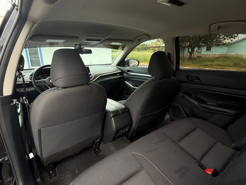 Used Car 2023 Nissan Altima  2.5 Sv For Sale Under $20,000 In Pleasanton, Texas