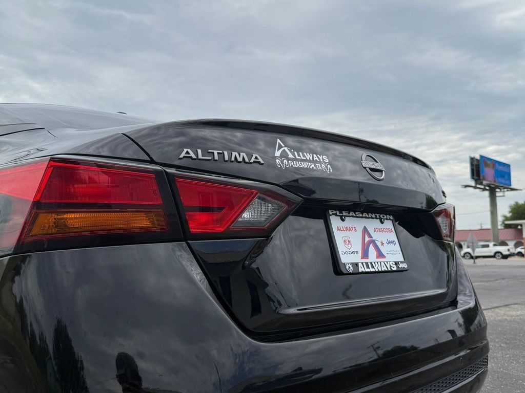 Used Car 2023 Nissan Altima  2.5 Sv For Sale Under $20,000 In Pleasanton, Texas