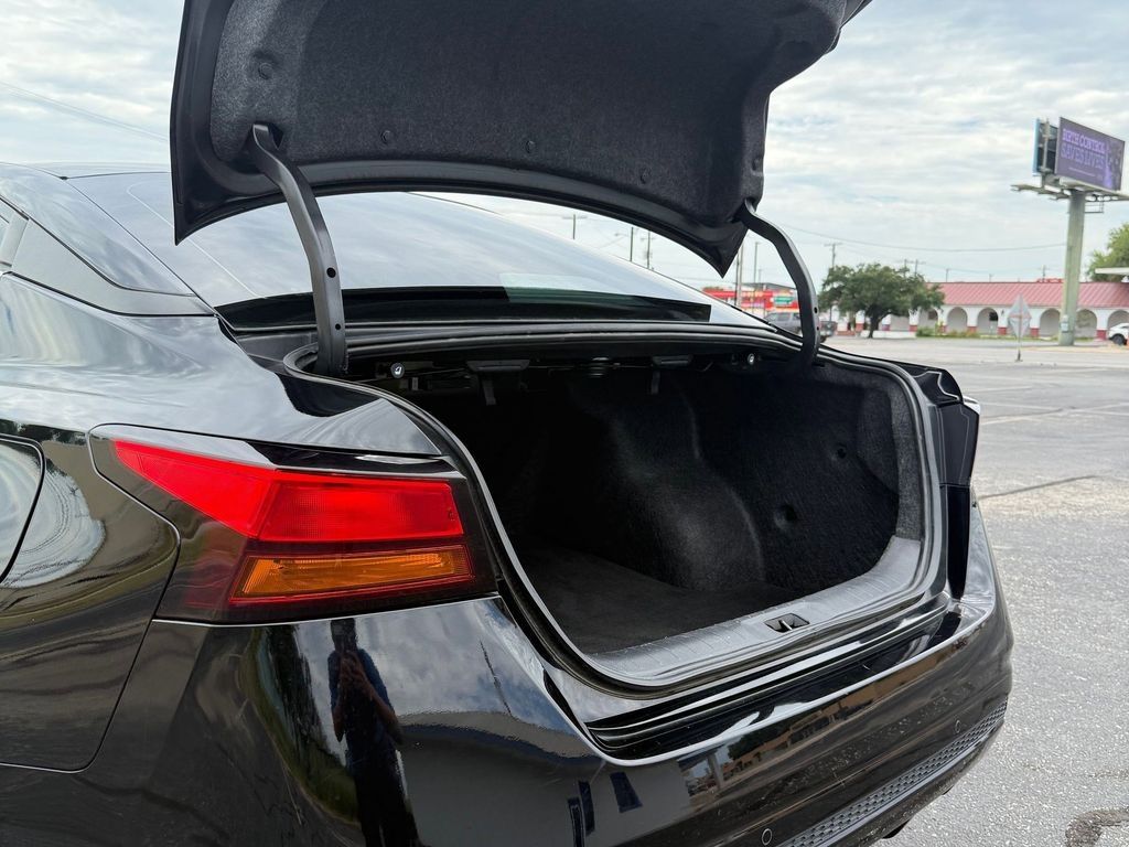 Used Car 2023 Nissan Altima  2.5 Sv For Sale Under $20,000 In Pleasanton, Texas