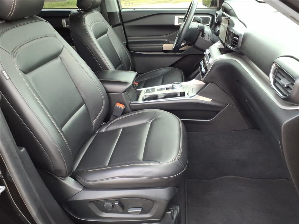 Used Car 2022 Ford Explorer  Xlt For Sale Under $30,000 In Pleasanton, Texas