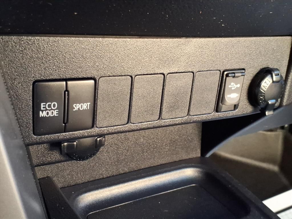 Used Car 2018 Toyota Rav4  Xle For Sale Under $20,000 In Pleasanton, Texas