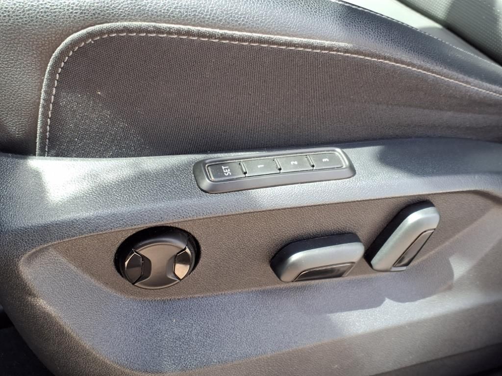 Used Car 2020 Volkswagen Atlas  3.6l V6 Sel Premium For Sale Under $25,000 In Pleasanton, Texas