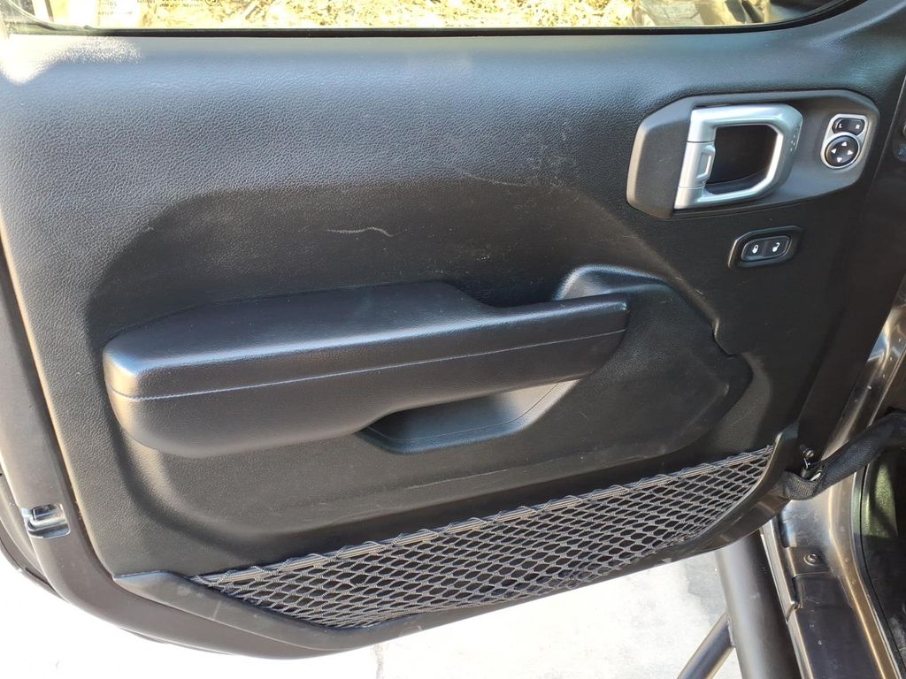 Used Car 2021 Jeep Gladiator  Sport S For Sale Under $30,000 In Pleasanton, Texas