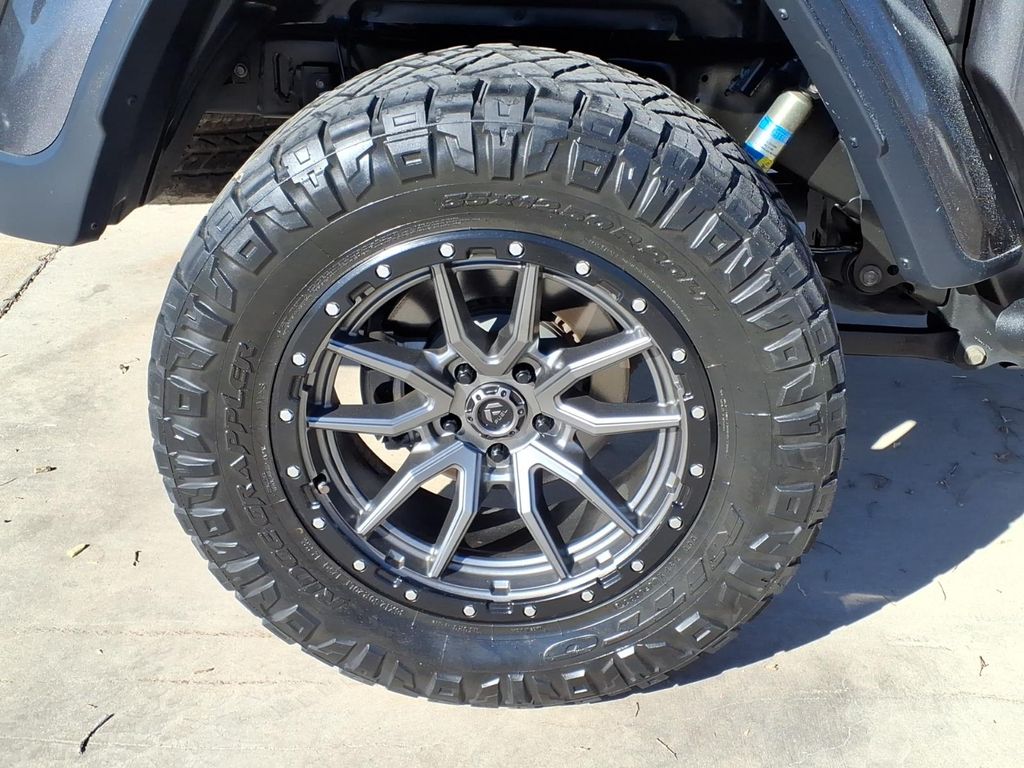 Used Car 2021 Jeep Gladiator  Sport S For Sale Under $30,000 In Pleasanton, Texas