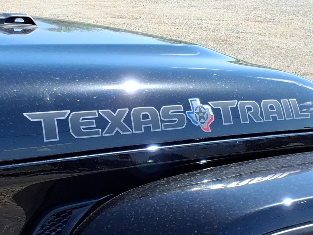 New Car 2025 Jeep Gladiator  Texas Trail For Sale Under $50,000 In Pleasanton, Texas