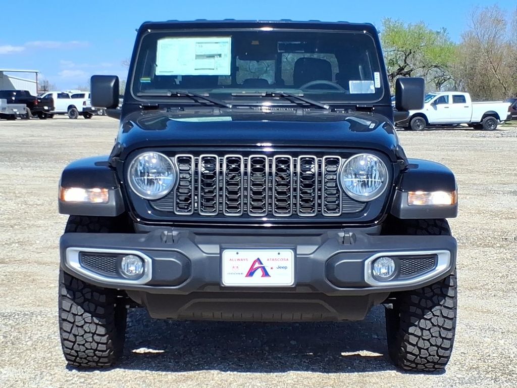 New Car 2025 Jeep Gladiator  Texas Trail For Sale Under $50,000 In Pleasanton, Texas