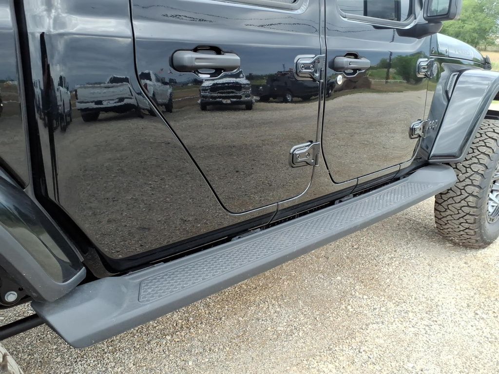New Car 2025 Jeep Gladiator  Texas Trail For Sale Under $60,000 In Pleasanton, Texas