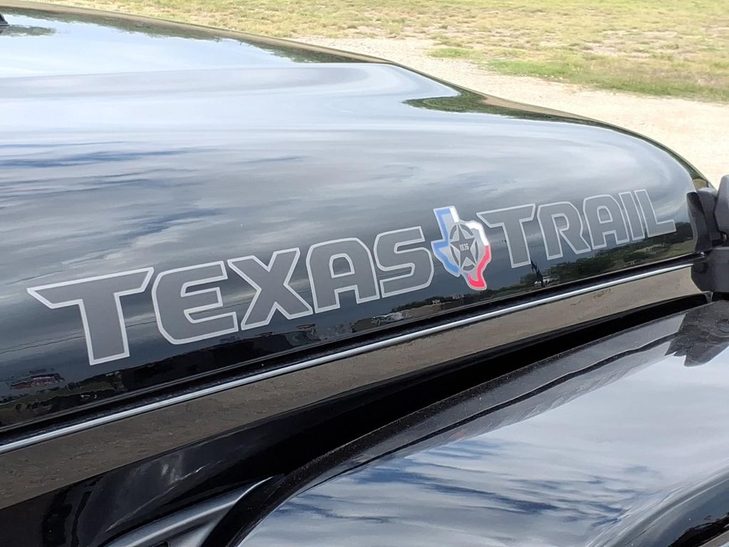 New Car 2025 Jeep Gladiator  Texas Trail For Sale Under $60,000 In Pleasanton, Texas