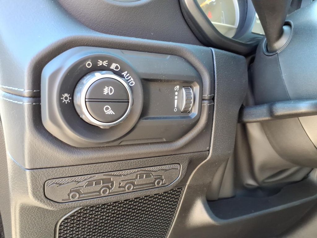 New Car 2025 Jeep Gladiator  Texas Trail For Sale Under $50,000 In Pleasanton, Texas