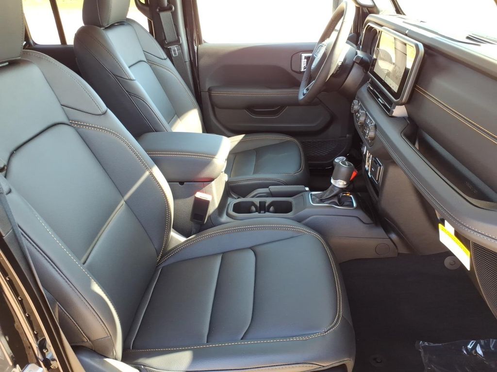 New Car 2025 Jeep Gladiator  Texas Trail For Sale Under $50,000 In Pleasanton, Texas