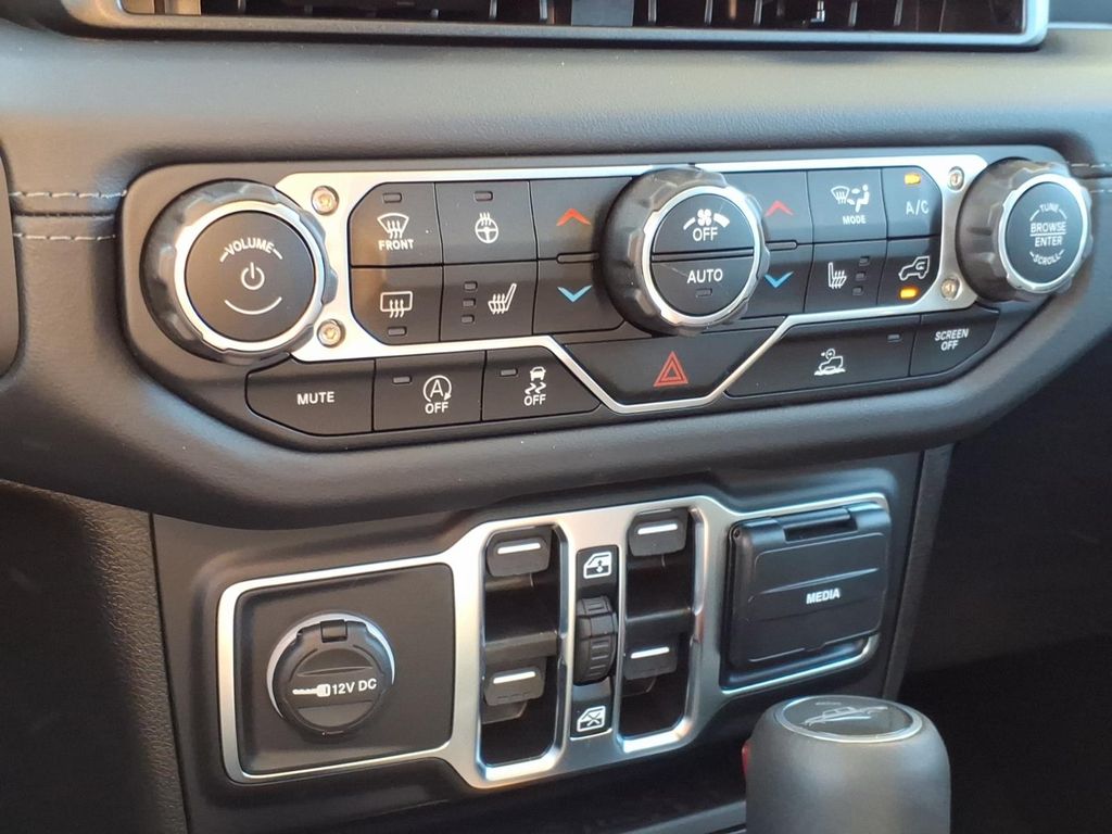 New Car 2025 Jeep Gladiator  Texas Trail For Sale Under $50,000 In Pleasanton, Texas