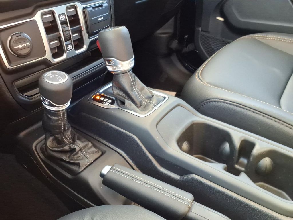 New Car 2025 Jeep Gladiator  Texas Trail For Sale Under $50,000 In Pleasanton, Texas