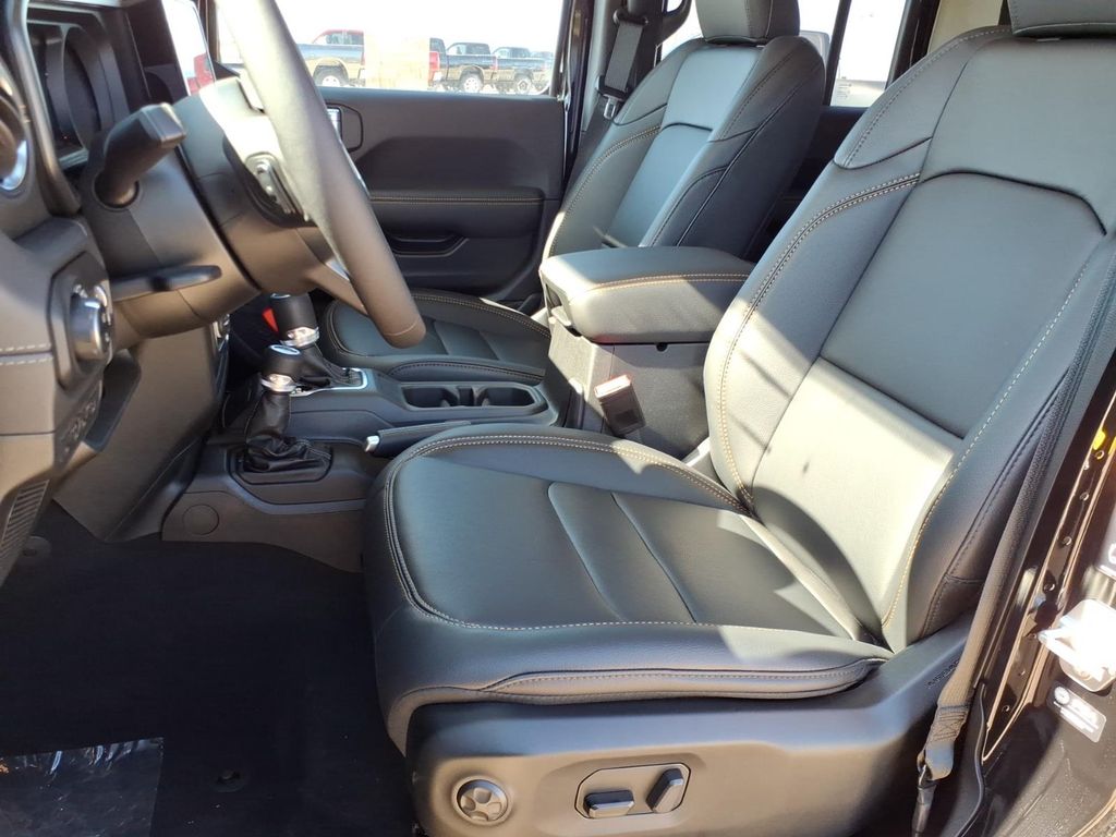 New Car 2025 Jeep Gladiator  Texas Trail For Sale Under $50,000 In Pleasanton, Texas