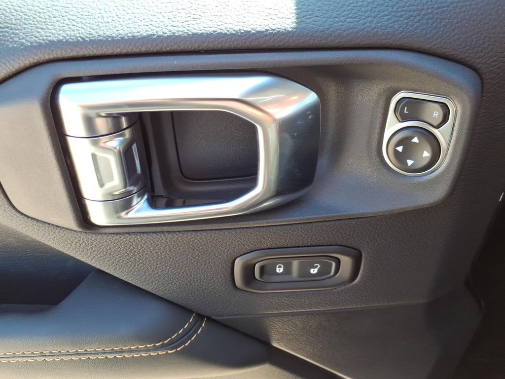 New Car 2025 Jeep Gladiator  Texas Trail For Sale Under $50,000 In Pleasanton, Texas