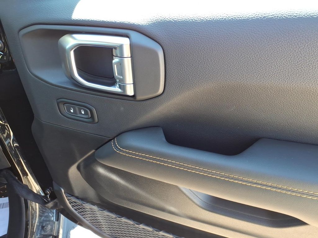 New Car 2025 Jeep Gladiator  Texas Trail For Sale Under $50,000 In Pleasanton, Texas