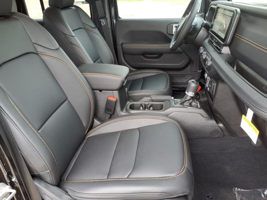 New Car 2025 Jeep Gladiator  Texas Trail For Sale Under $60,000 In Pleasanton, Texas