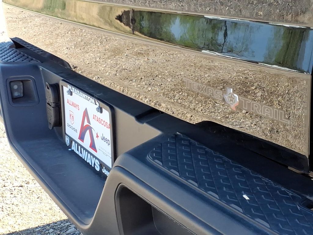 New Car 2025 Jeep Gladiator  Texas Trail For Sale Under $50,000 In Pleasanton, Texas