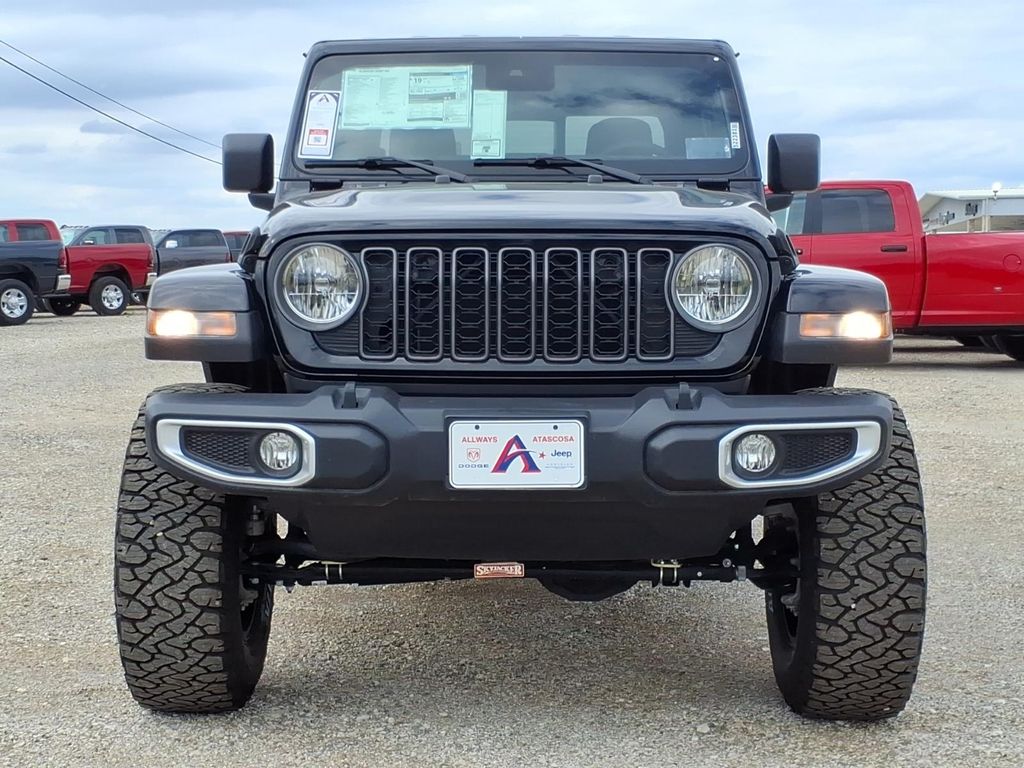 New Car 2025 Jeep Gladiator  Texas Trail For Sale Under $50,000 In Pleasanton, Texas