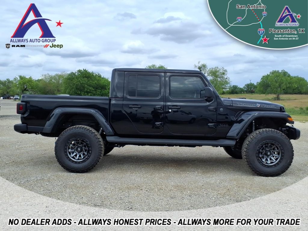 New Car 2025 Jeep Gladiator  Texas Trail For Sale Under $60,000 In Pleasanton, Texas