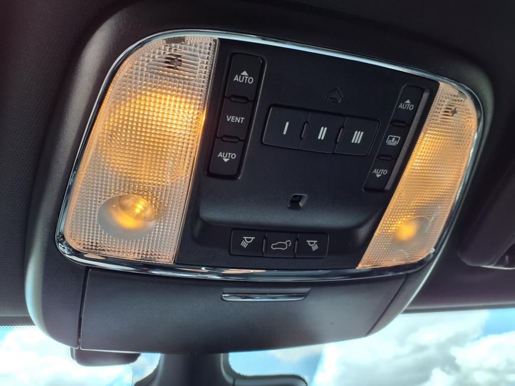 Used Car 2020 Jeep Grand Cherokee  Trailhawk For Sale Under $30,000 In Pleasanton, Texas