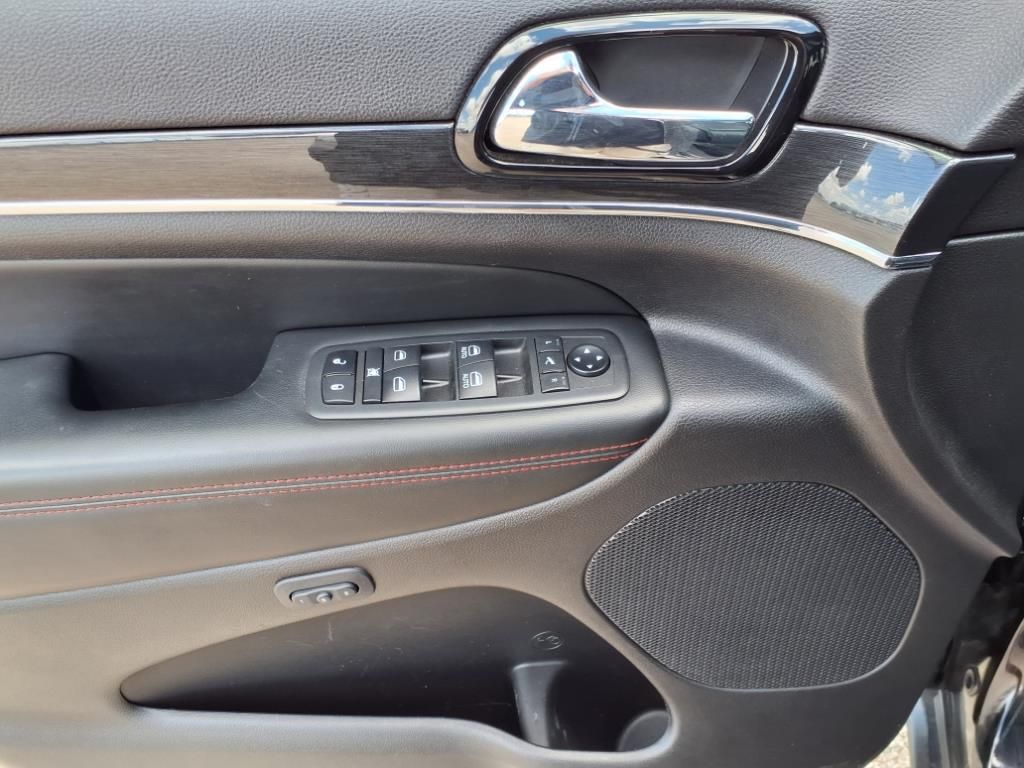 Used Car 2020 Jeep Grand Cherokee  Trailhawk For Sale Under $30,000 In Pleasanton, Texas