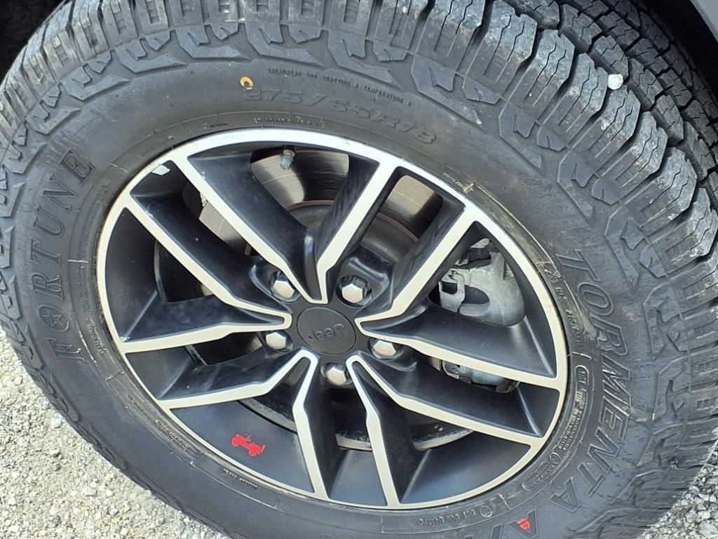 Used Car 2020 Jeep Grand Cherokee  Trailhawk For Sale Under $30,000 In Pleasanton, Texas