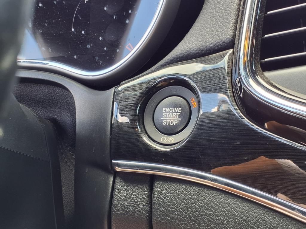 Used Car 2020 Jeep Grand Cherokee  Trailhawk For Sale Under $30,000 In Pleasanton, Texas