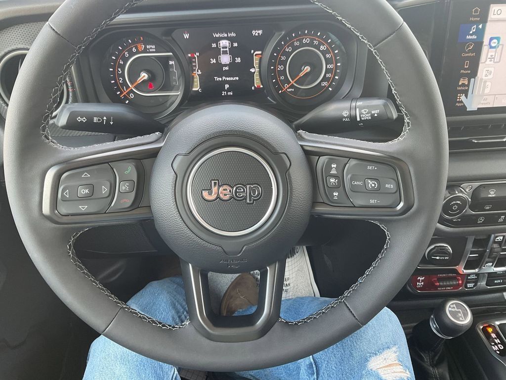 New Car 2025 Jeep Gladiator  Rubicon For Sale Under $60,000 In Pleasanton, Texas