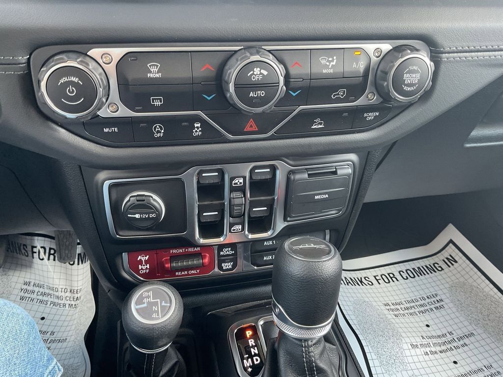 New Car 2025 Jeep Gladiator  Rubicon For Sale Under $60,000 In Pleasanton, Texas