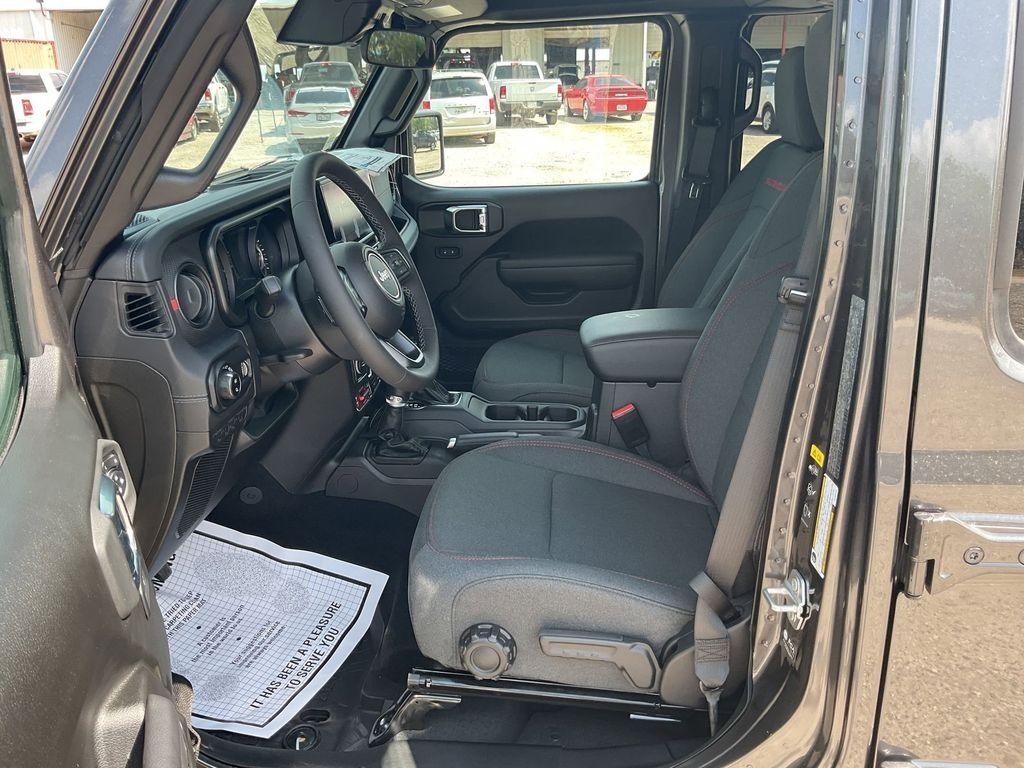 New Car 2025 Jeep Gladiator  Rubicon For Sale Under $60,000 In Pleasanton, Texas