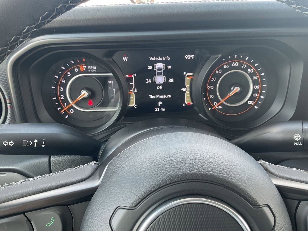 New Car 2025 Jeep Gladiator  Rubicon For Sale Under $60,000 In Pleasanton, Texas