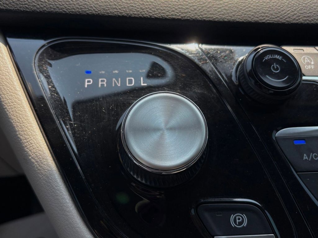 Used Car 2023 Chrysler Pacifica  Touring L For Sale Under $25,000 In Pleasanton, Texas