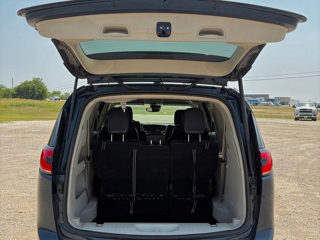 Used Car 2023 Chrysler Pacifica  Touring L For Sale Under $25,000 In Pleasanton, Texas