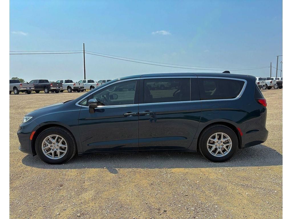 Used Car 2023 Chrysler Pacifica  Touring L For Sale Under $25,000 In Pleasanton, Texas