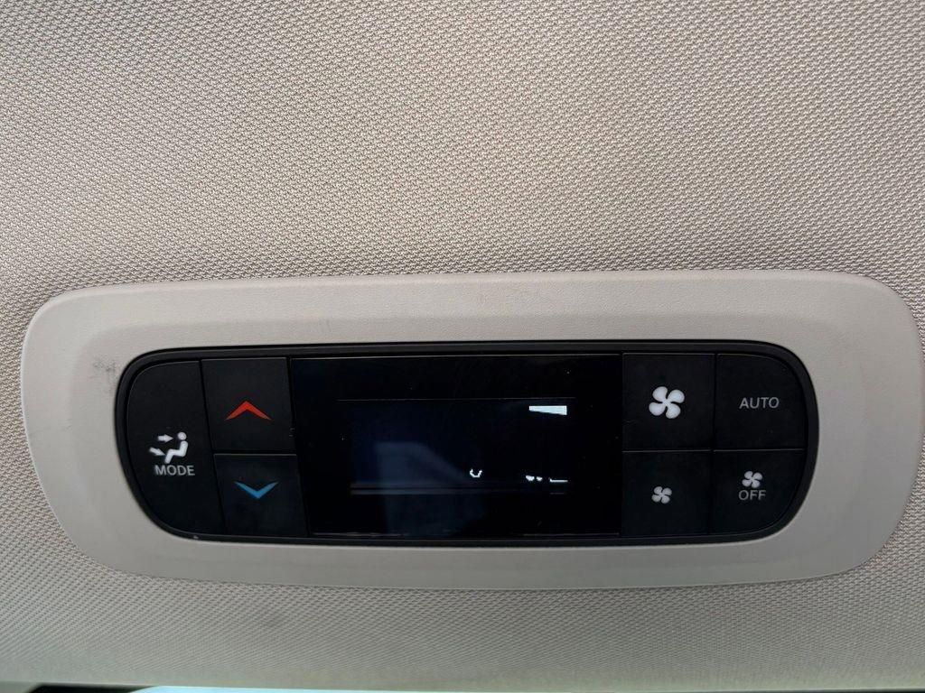 Used Car 2023 Chrysler Pacifica  Touring L For Sale Under $25,000 In Pleasanton, Texas